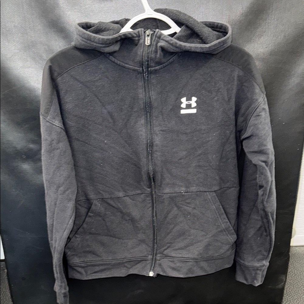 Under Armour Black Hoodie looks grey but is ultra black? The lighting is off